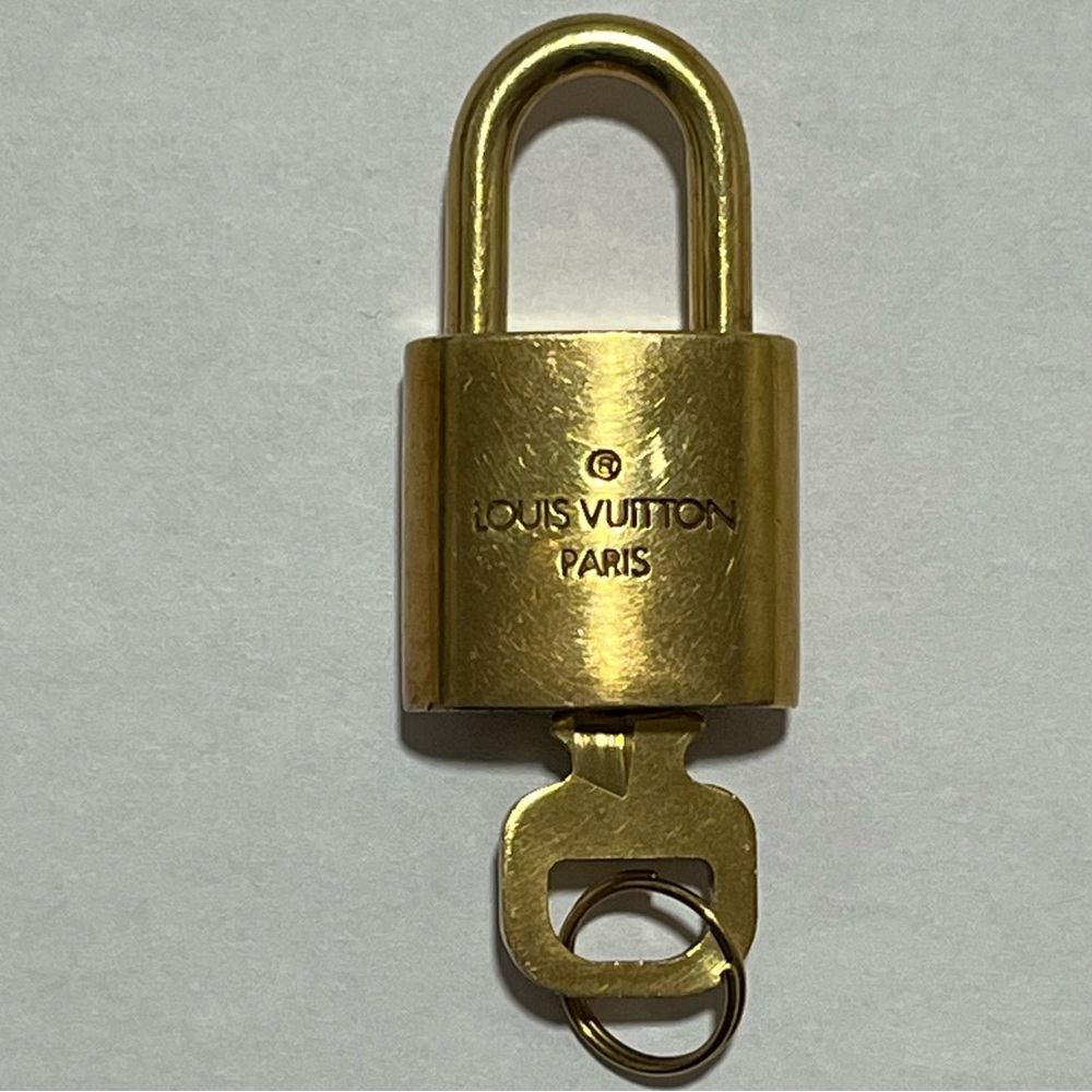 Louis Vuitton Gold Padlock 310 - Picture 4 of 6